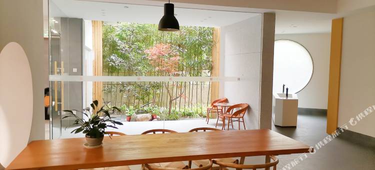 悦舍精品酒店(峨眉山高铁站店)图片