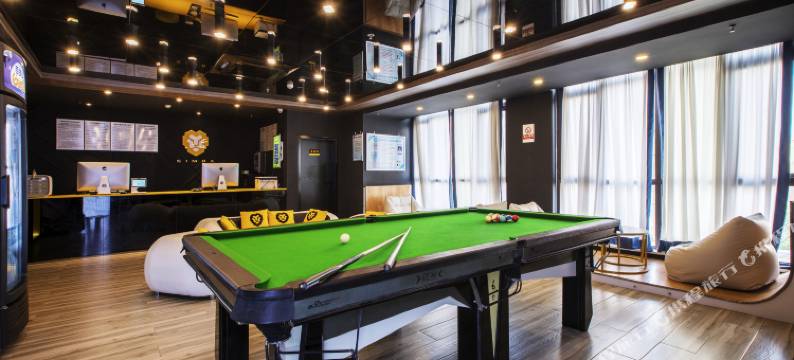 辛巴电竞酒店(郑州黄河科技学院店)图片