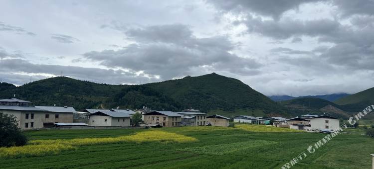 松间赞韵民宿(松赞林寺景区店)图片