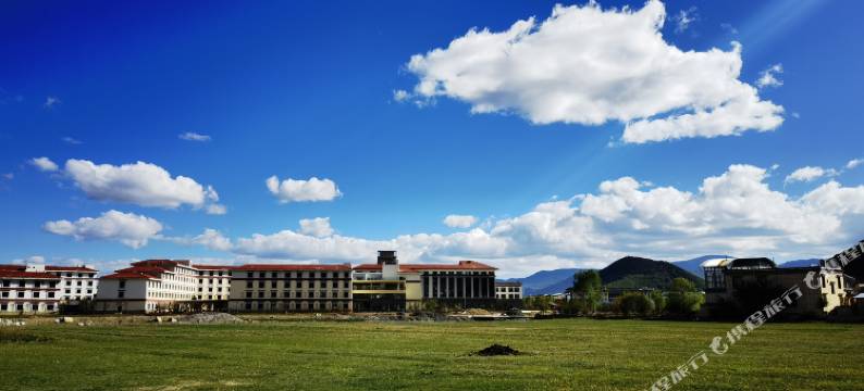 香格里拉尼旺宗别院图片