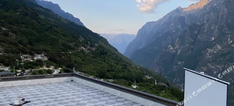 Hill Retreat｜漫徒·半山 Cliff 设计师美宿(虎跳峡景区店)图片