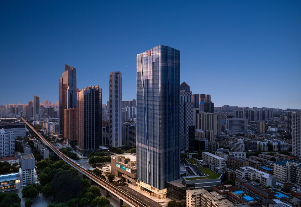 武汉国际广场江汉路亚朵酒店外景图