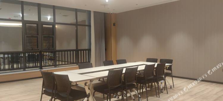 潮曼酒店(孟良崮工业园区店)图片