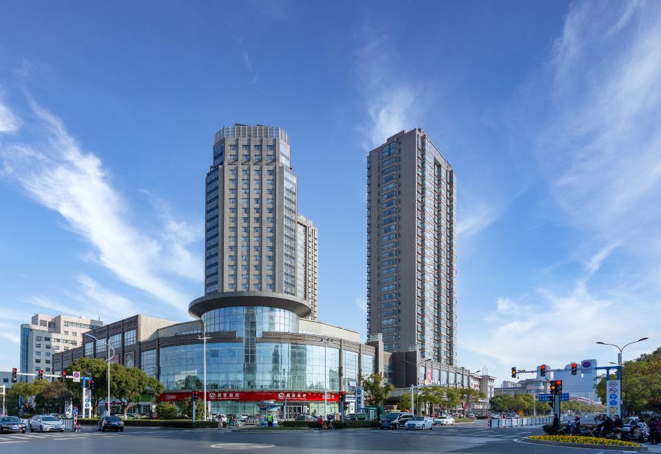 Grand Rezen Hotel Merryland Changshu Over view