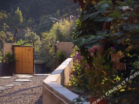 山中来信阳明湖畔民宿上犹店