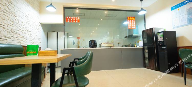 师宗四方格酒店图片