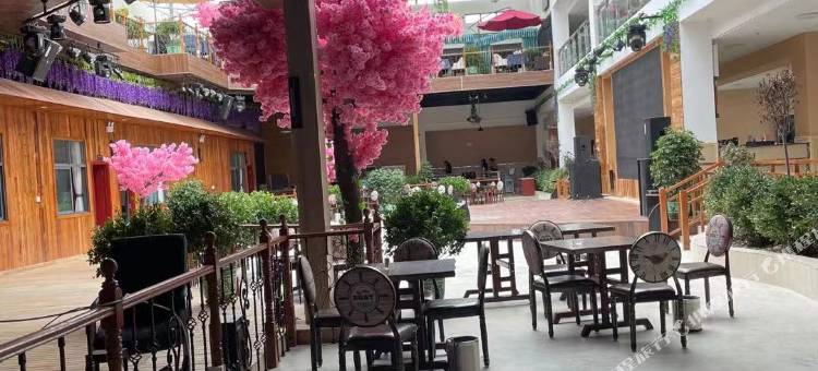 曲尼措宾馆图片