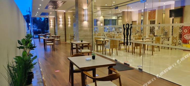 林恩莫约克托酒店(Lynn Hotel Mojokerto)图片