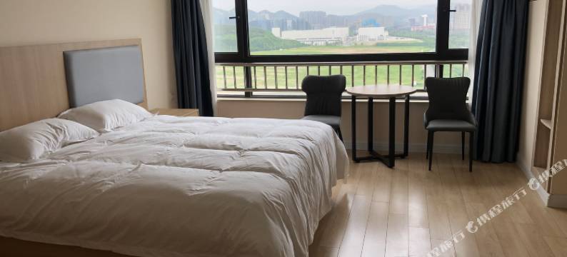 星耀酒店(青岛朝阳山地铁站店)图片