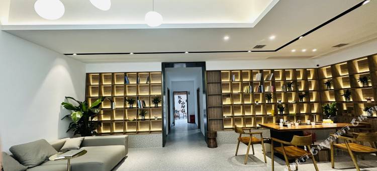 上犹南湖揽湖山居图片