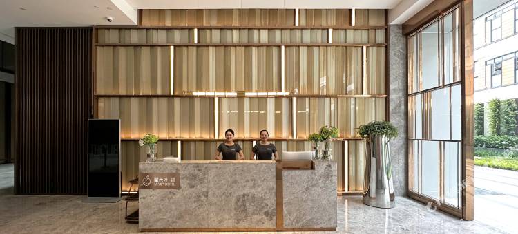 成都星天外酒店(犀浦高铁站百草路地铁站店)图片