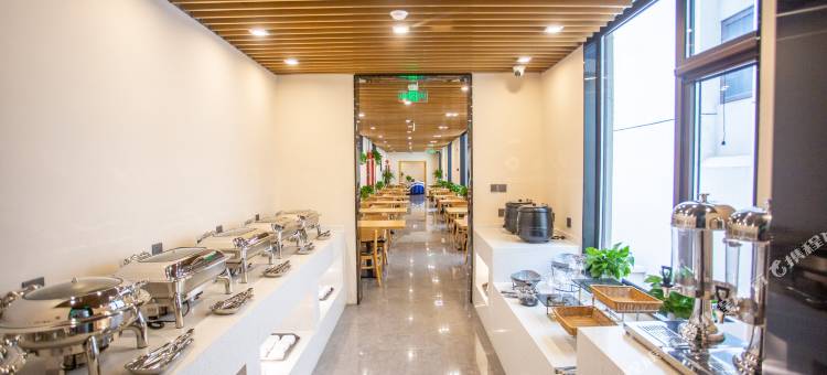 艺龙安云酒店(青岛黄岛中泽国货店)图片