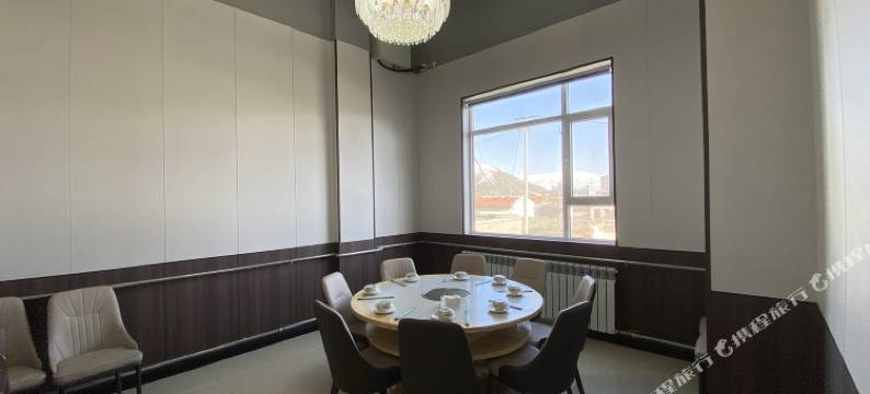 久治玖月商务酒店图片