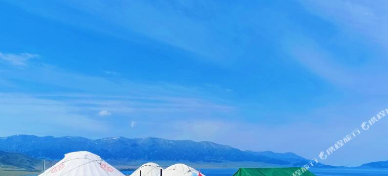 赛里木湖湖边小屋图片