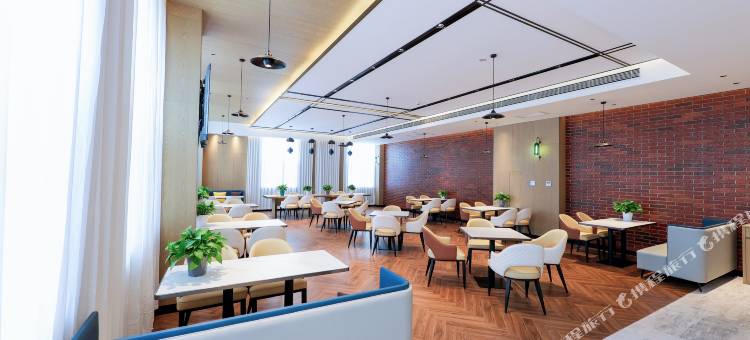 可可托海石画人生酒店图片