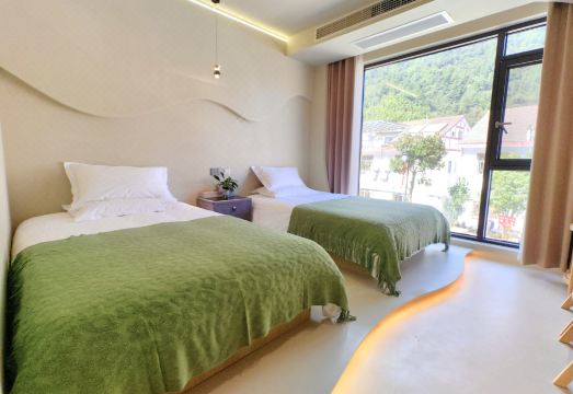 三清山山前月下民宿外景图