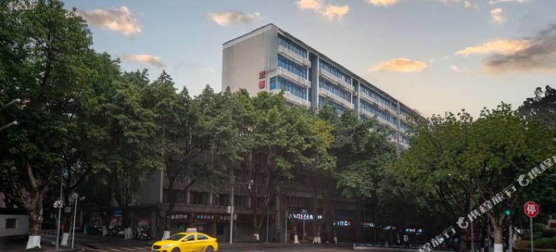 卡兰斯酒店(重庆江北国际机场渝北广场地铁站店)图片