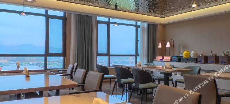 南召米兰酒店图片