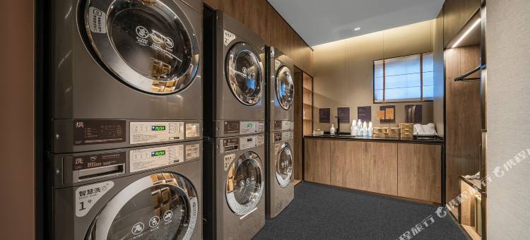 康定新都桥318国道亚朵酒店图片