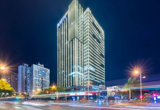 青岛山东路中央商务区桔子水晶酒店外景图