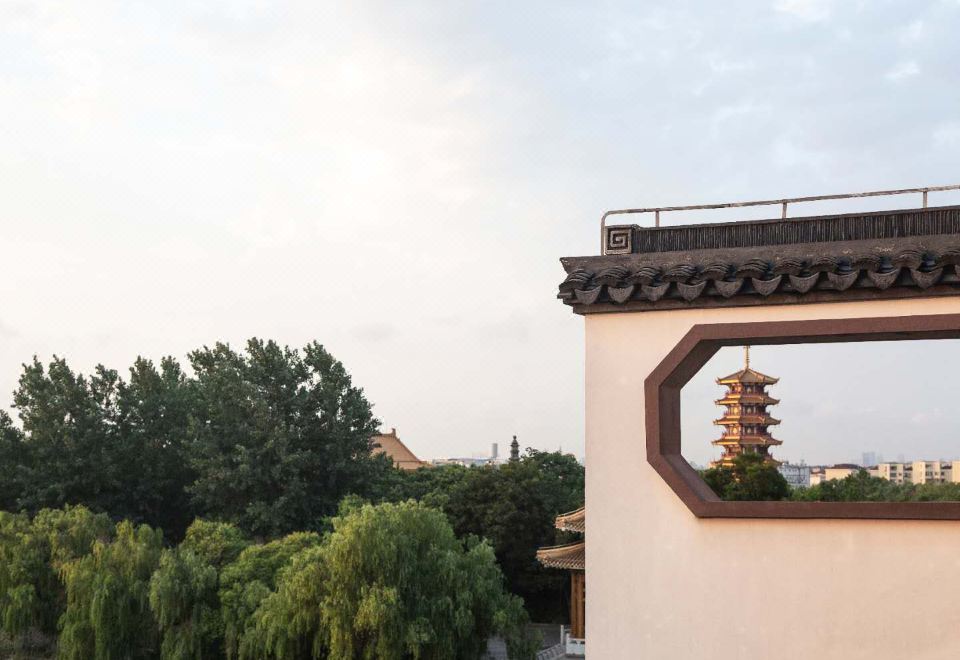 Floral Hotel·Ruili Hotel Hotel Overview