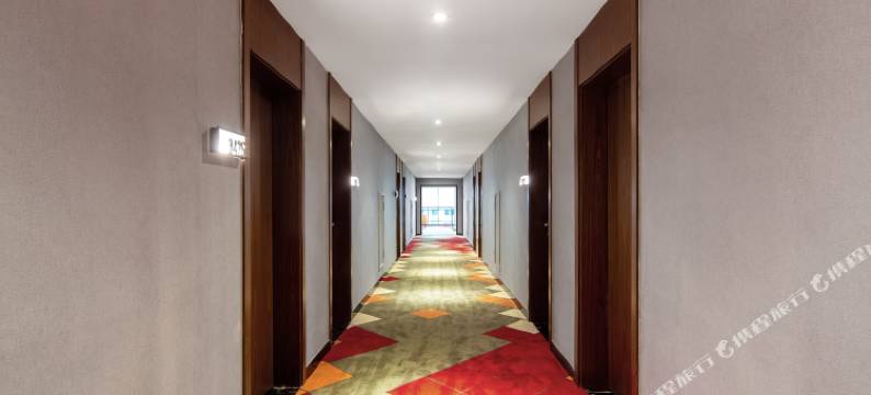 柏曼酒店(重庆合川高铁站文峰古街店)图片