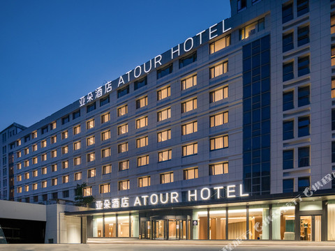 青岛崂山区石老人海水浴场亚朵酒店