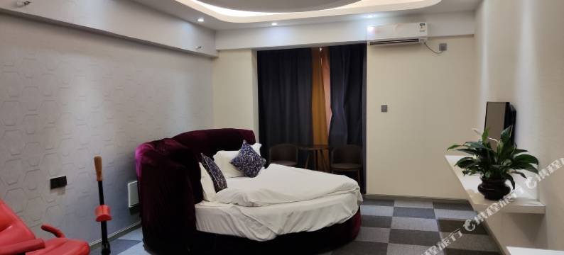 紫惑主题酒店(昆明大商汇官南店)图片