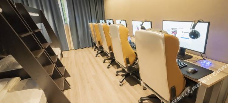 网鱼电竞酒店(上海汽车会展中心安亭地铁站店)图片