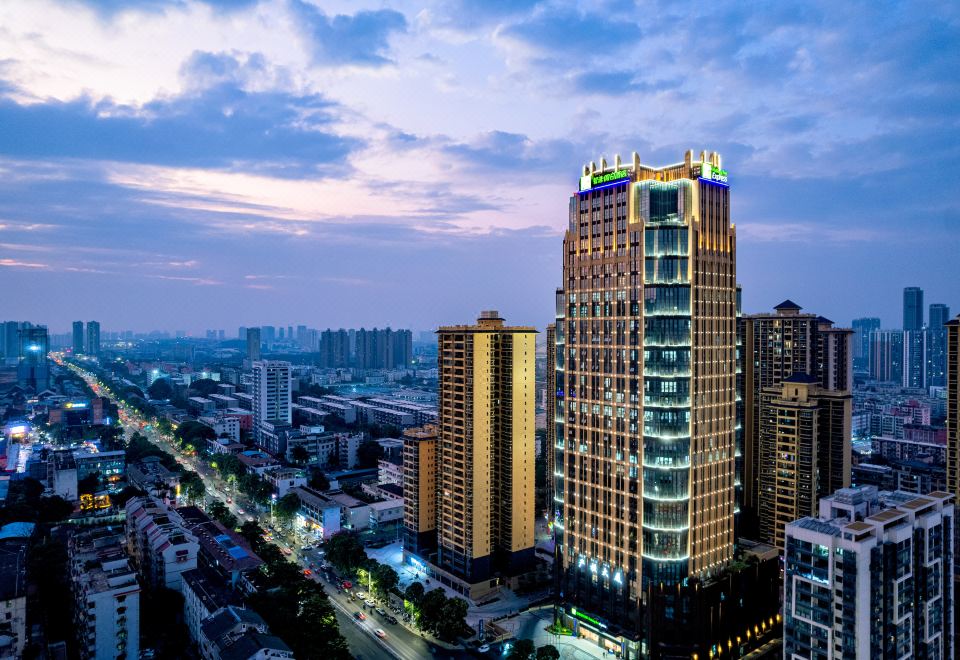 南宁江南智选假日酒店外景图