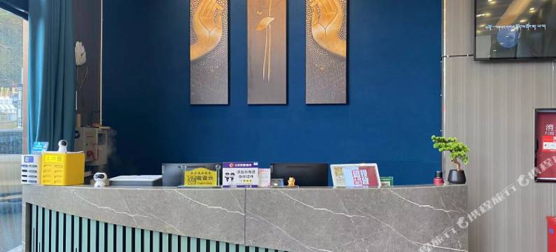 色达云上逸居酒店(洛若游客集散中心店)图片