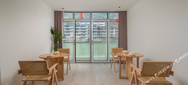 阳与光江景设计民宿(镇远古城祝圣桥店)图片