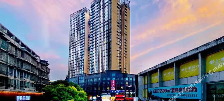 喆霆电竞酒店(江油高铁站市政府店)图片