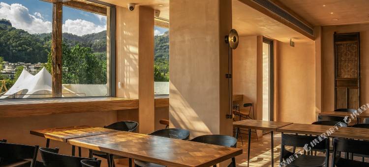 悠然江畔设计师艺术酒店图片