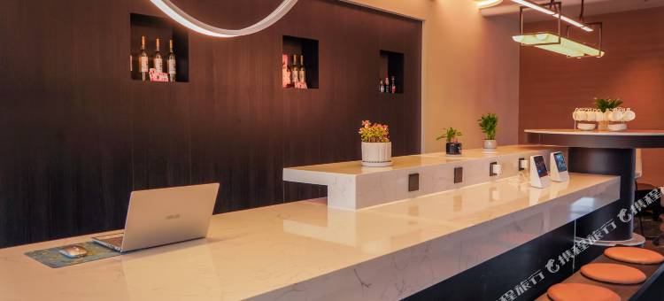 RELAXTKS设计师酒店(特克斯八卦城店)图片
