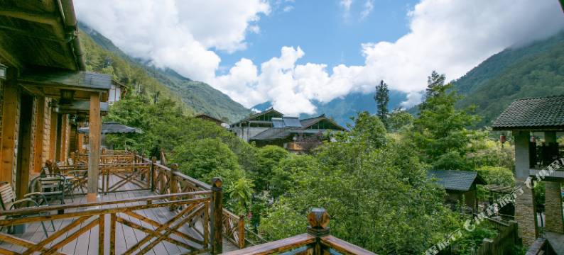 海螺沟木林森村温泉酒店图片