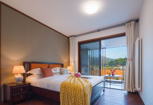 Yunhe Banshan Hot Spring Resort Hotel (Tengchong Mayugu Hot Spring Town) over view