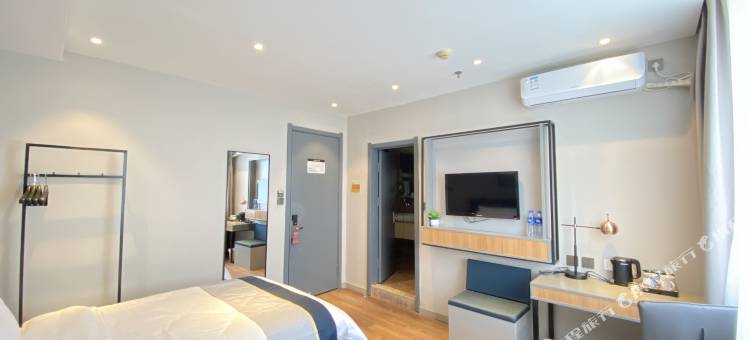 睿柏·云酒店(辽阳火车站店)图片