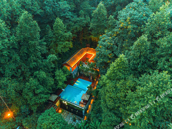 凤凰雪晴集·人文半山民宿(凤凰古城店)