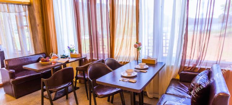 泸沽湖德央度假山庄图片