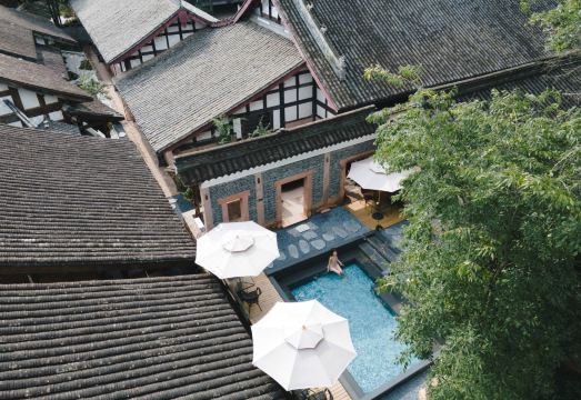 拾三戋南华宫私汤禅宿外景图