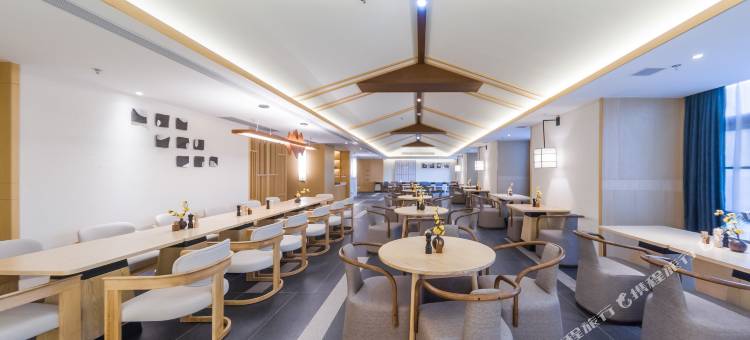 建国璞隐酒店(深圳国际会展中心海上田园南地铁站店)图片