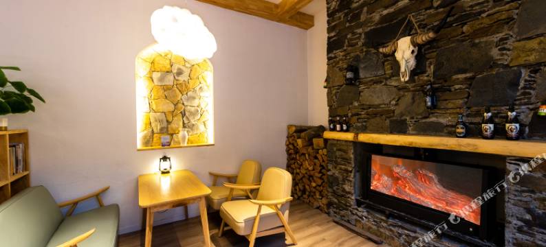 芸途·孚山美宿(四姑娘山长坪沟景区店)图片