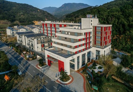 栖野田园酒店外景图