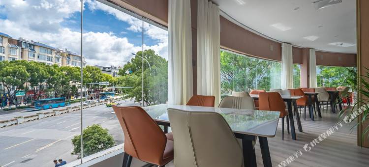 盛庭智慧酒店(大理高铁站洱海公园店)图片