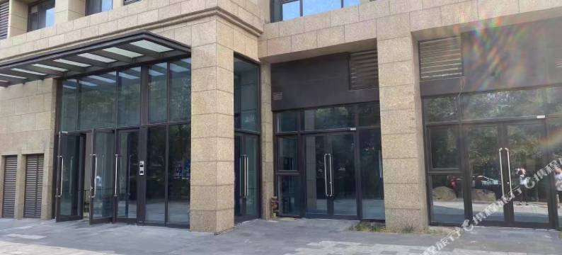 青岛奇艺度假民宿(凯丰星光荟店)图片