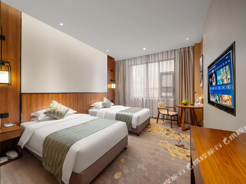 华顺智能酒店(化州市府广场店)