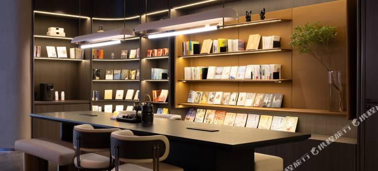 吐鲁番国泰民生广场军民共建路亚朵酒店图片