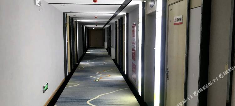 察右中旗露苗商务酒店图片