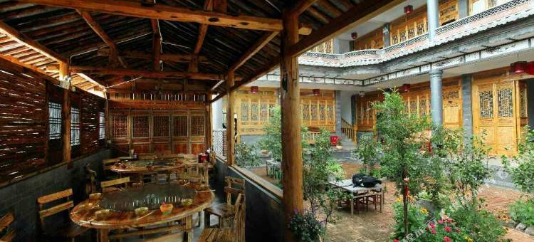 鸡足山民家庭院民宿图片